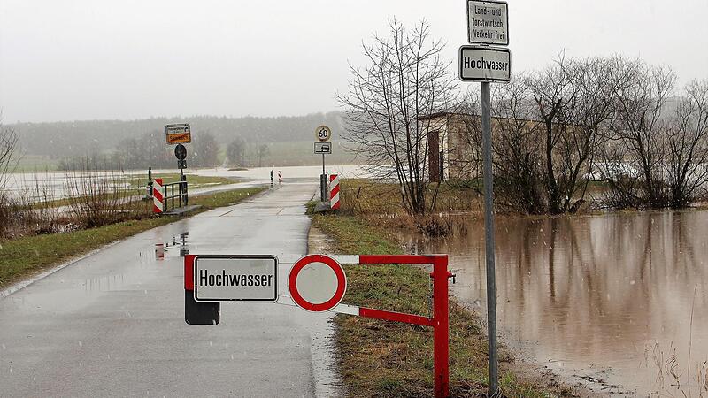 Hochwasser im Talgrund der Reichen Ebrach im Gemeindegebiet Pommersfelden, aufgenommen am 30. Januar 2021.