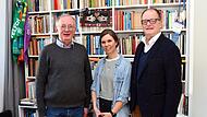 Der katholische Pfarrer Hans Roppelt (links), Pastoralreferentin Eva Maria Steltenkamp-Hüsser und der evangelische Dekan Friedrich Hohenberger haben die Aktion „Aschekreuz to go“ ins Leben gerufen, die erstmals am Aschermittwoch in Kulmbach stattf...