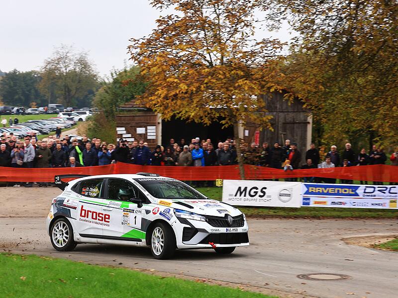 Vorjahressieger und Lokalmatador: Dominik Dinkel und Michael Teufel auf Renault Clio Rally3 sind auch in diesem Jahr wieder am Start. Vorjahressieger und Lokalmatador: Dominik Dinkel und Michael Teufel auf Renault Clio Rally3 sind auch in diesem Jahr wieder am Start.