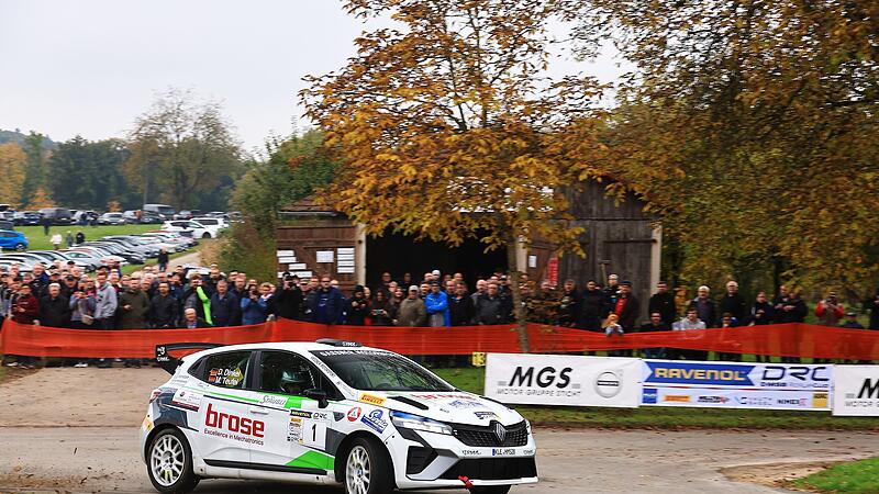 Vorjahressieger und Lokalmatador: Dominik Dinkel und Michael Teufel auf Renault Clio Rally3 sind auch in diesem Jahr wieder am Start. Vorjahressieger und Lokalmatador: Dominik Dinkel und Michael Teufel auf Renault Clio Rally3 sind auch in diesem Jahr wieder am Start.