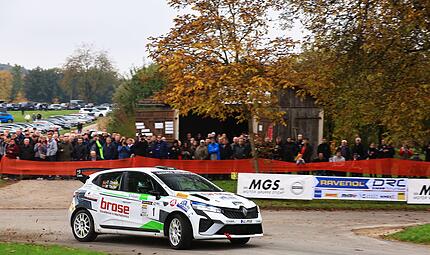 Vorjahressieger und Lokalmatador: Dominik Dinkel und Michael Teufel auf Renault Clio Rally3 sind auch in diesem Jahr wieder am Start.