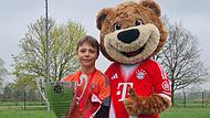 Der Coburger Vin Voigt r&auml;umt beim Torwartcamp des FC Bayern Kids Clubs gro&szlig; ab.