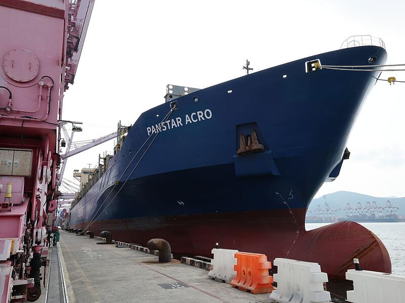 Containerschiff PanStar Acro