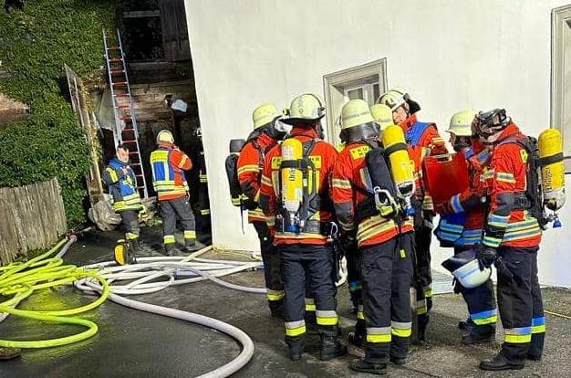 Knapp 250 Einsatzkräfte waren am späten Samstagnachmittag in Gößweinstein vor Ort, um einen Scheunenbrand zu löschen. Ersten Erkenntnissen nach war es wohl Brandstiftung – die mutmaßlichen Täter sind bereits verhaftet.Forchheim & Fränkische Schweiz Knapp 250 Einsatzkräfte waren am späten Samstagnachmittag in Gößweinstein vor Ort, um einen Scheunenbrand zu löschen. Ersten Erkenntnissen nach war es wohl Brandstiftung – die mutmaßlichen Täter sind bereits verhaftet.Forchheim & Fränkische Schweiz