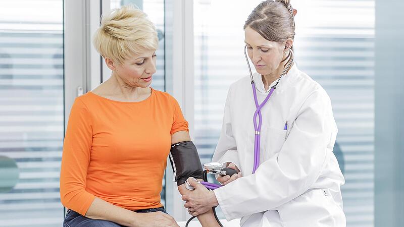 Bei manchen Erkrankungen werden die Symptome von Frauen zu lange falsch gewertet.