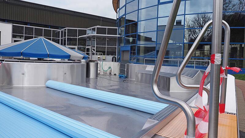 Auf den Strömungskanal des äußeren Erlebnisbecken im Hallenbad müssen die Gäste des bis Sommer verzichten. In der Zuleitung ist ein Leck.