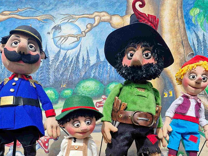 Das Theater vom Rabenberg – Figurentheater führt den Räuber Hotzenplotz in Oerlenbach auf.