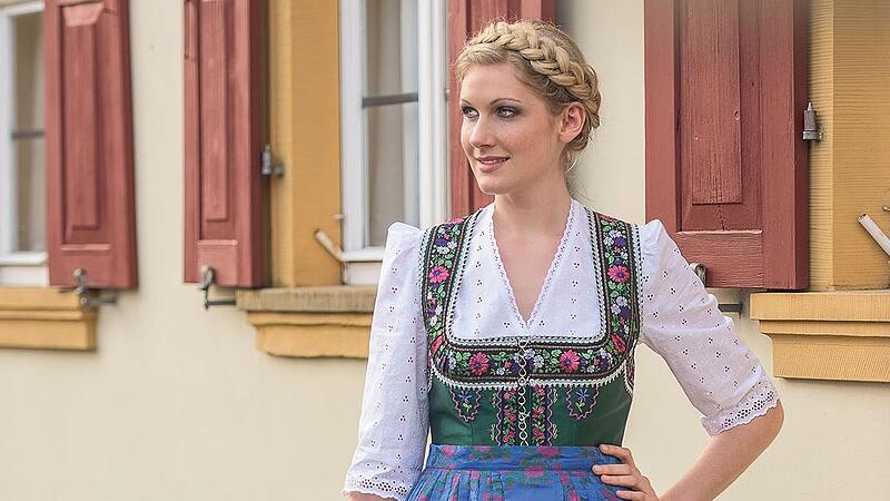 Eine traditionelle fr&auml;nkische Tracht aus dem Sachbuch &bdquo;Oberfrankens Trachten&ldquo; von Walther Appelt.