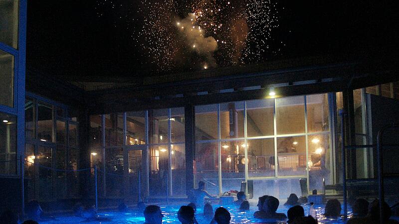 Ein kleines, aber feines Feuerwerk beendete die mehr als 26 Jahre w&auml;hrende Geschichte der Therme Sinnflut.