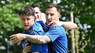 Jahn Forchheim fährt zum Landesligakracher nach Münchberg Für Nico Baumgartl (links) Christian Rzonsa (rechts) und Nico Geyer (hinten) wird's am Samstag ernst: In Münchberg spielen sie mit dem Jahn um die Bayernliga-Relegation.