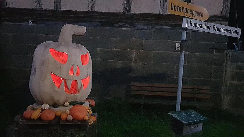 Das keltische Samhain f&auml;llt auf den 31. Oktober. Am Halloweenabend d&uuml;rften in diesem Jahr wieder viele Kinder ausschw&auml;rmen. Die beiden Pandemiejahre hatten die S&uuml;&szlig;igkeiten-Raubz&uuml;ge der kleinen Geister und D&auml;monen sehr gebremst.