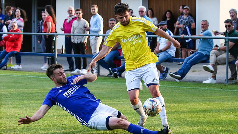 Niklas Arm (rechts) darf auf den Titel "Bayern-Treffer des Monats" hoffen.