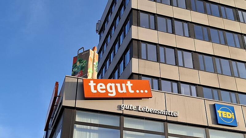 Tegut-Logo in der Ludwigsstra&szlig;e am Bamberger Bahnhof