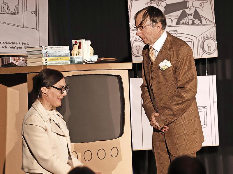 Silvia Ferstl und Christoph Ackermann spielen die Sketche.