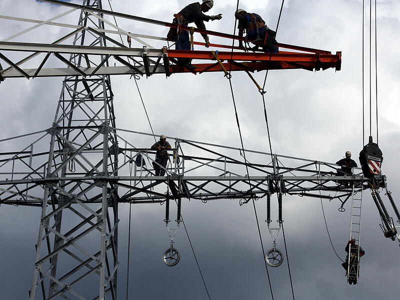Arbeiten am Strommast