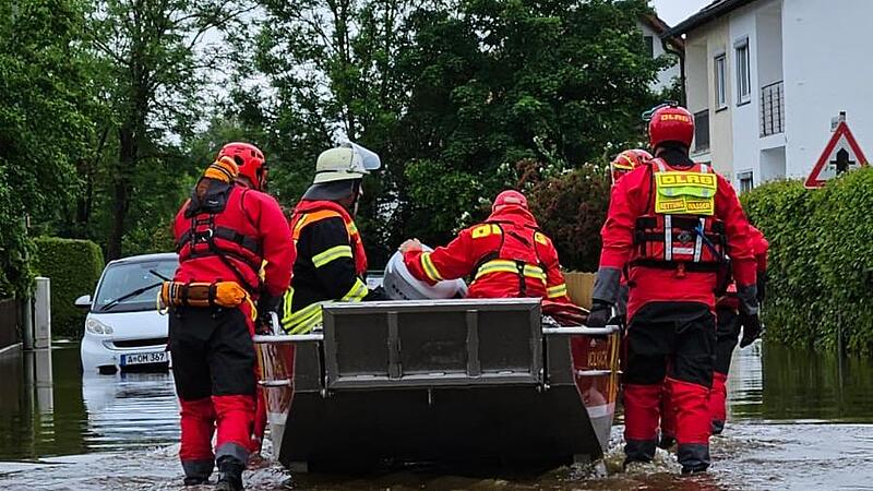 Mit dem Wasserrettungszug der DLRG Unterfranken waren in Dinkelscherben auch Strömungsretter aus Bad Kissingen im Einsatz. Mit dem Wasserrettungszug der DLRG Unterfranken waren in Dinkelscherben auch Strömungsretter aus Bad Kissingen im Einsatz.