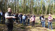 tadtförster Leonhard Hümmer erklärt, wie der Wald wieder aufgeforstet und natürlich verjüngt werden soll.Forchheim & Fränkische Schweiz tadtförster Leonhard Hümmer erklärt, wie der Wald wieder aufgeforstet und natürlich verjüngt werden soll.Forchheim & Fränkische Schweiz