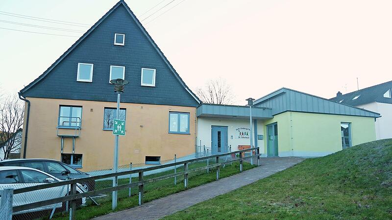 Der Gemeinde Steinbach am Wald liegen nun die F&ouml;rderzusagen f&uuml;r die beiden Kitas in Windheim (im Bild) und in Buchbach vor, nachdem bis dato &bdquo;lediglich&ldquo; der vorzeitige Ma&szlig;nahmenbeginn genehmigt worden war.
