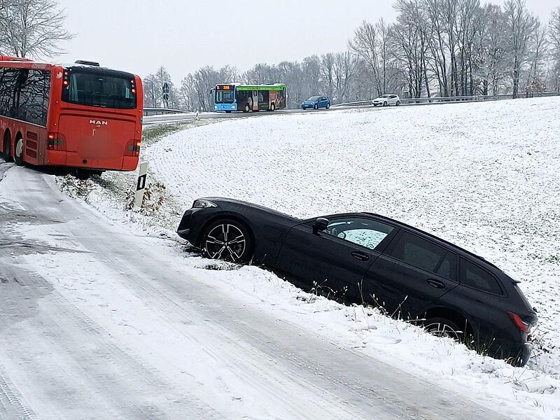 Unfälle auf glatten Straßen in der Region von Passau Unfälle auf glatten Straßen in der Region von Passau