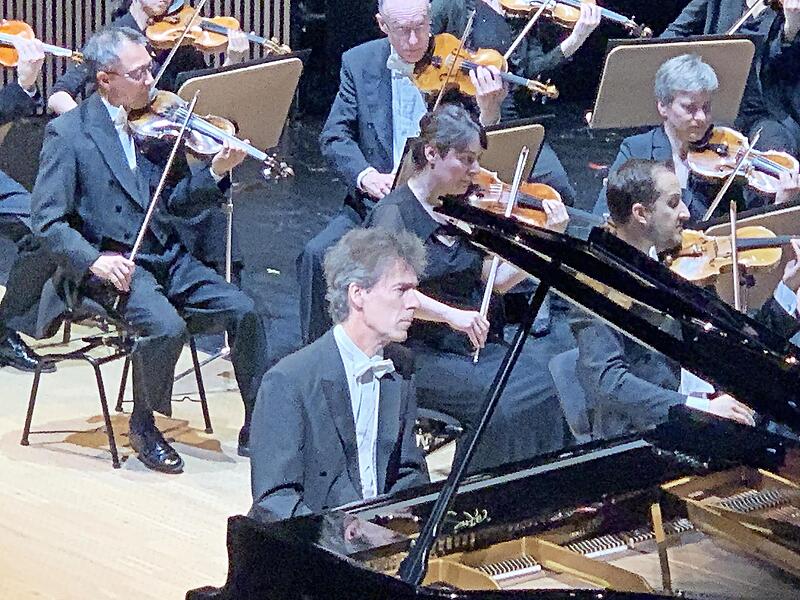 Pianist Bernd Glemser war der Solist des 6. Sinfoniekonzertes, das in Kooperation mit den Musikfreunden stattfand.