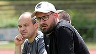 Die Hinrunde ist absolviert: Trainer Jan Gernlein (r.) und der FC Eintracht Bamberg haben bereits 17 Spiele in der Regionalliga Bayern absolviert – und sich immer besser an das gestiegene Niveau gewöhnt.