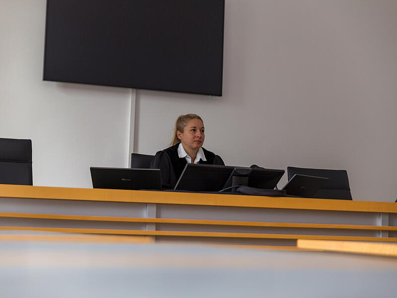 Richterin Silke Schneider f&uuml;hrt den Vorsitz des Sch&ouml;ffenprozessen wegen des t&ouml;dlichen Baumsturzes in Wei&szlig;enohe.