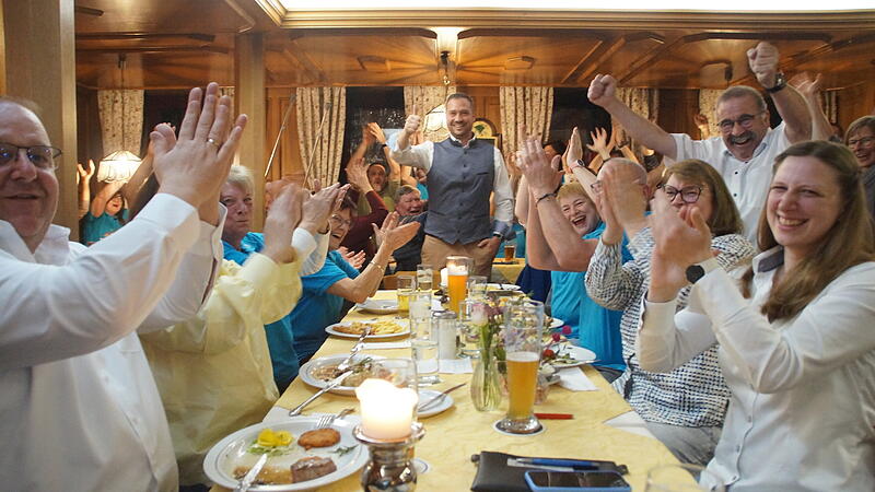 Im Gasthaus Krapp herrschte Jubelstimmung bei den CWG-Anh&auml;ngern und ihrem B&uuml;rgermeisterkandidaten Michael Dippold.