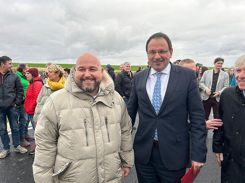 Eröffnung neue Umgehungsstraße bei CoburgEröffnung neue Umgehungsstraße bei Coburg Staatsstraße 2205 bei Coburg: Eröffnung der neuen Trasse zwischen Coburg und Wiesenfeld