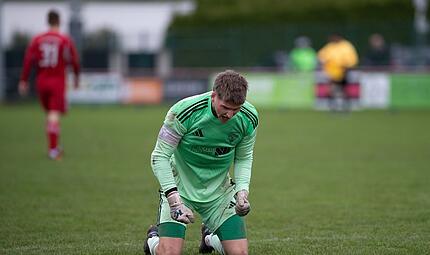 Nach zehn Gegentoren in den vergangenen beiden Spielen will der Keeper des TSV M&ouml;nchr&ouml;den Jonas K&ouml;hn wieder eine stabile Defensive sehen.