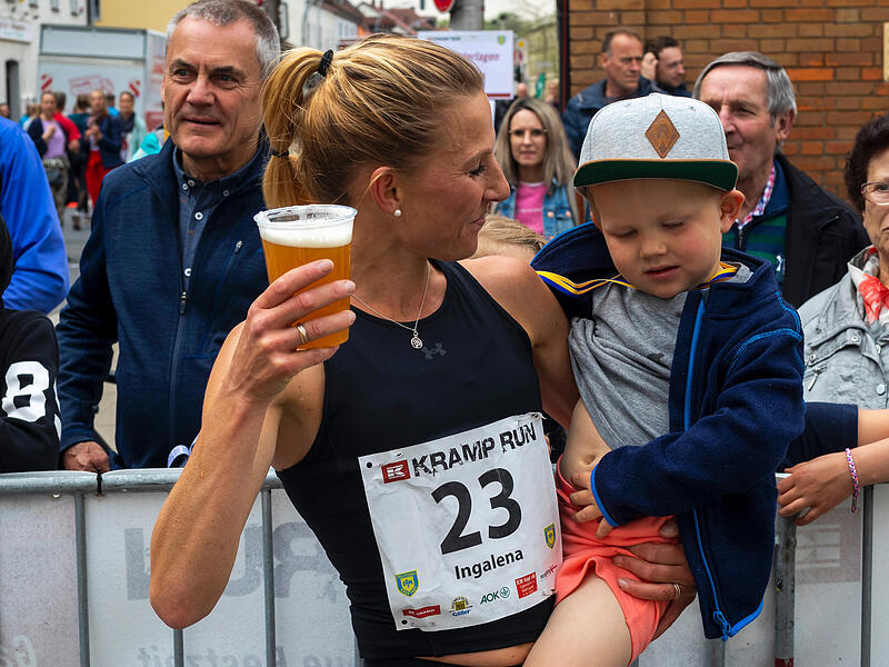 Ingalena Schömburg-Heuck ist nicht nur Läuferin und Trainerin, sondern auch Mama Ingalena Schömburg-Heuck ist nicht nur Läuferin und Trainerin, sondern auch Mama. Die Kinder sind bei vielen Wettbewerben dabei