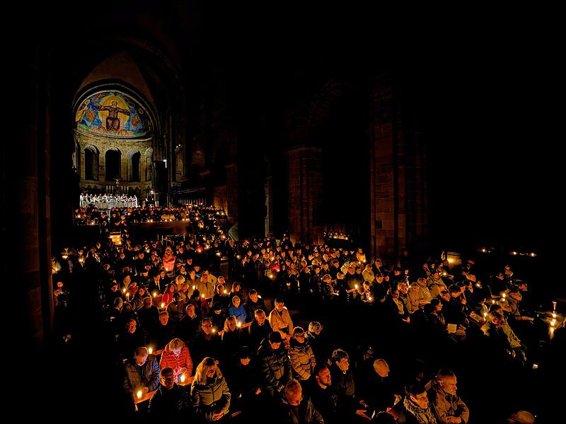 Gottesdienst Osternacht mit Erzbischof G&ouml;ssl 2026Bewegende Osternacht im Bamberger Dom mit Erzbischof G&ouml;ssl