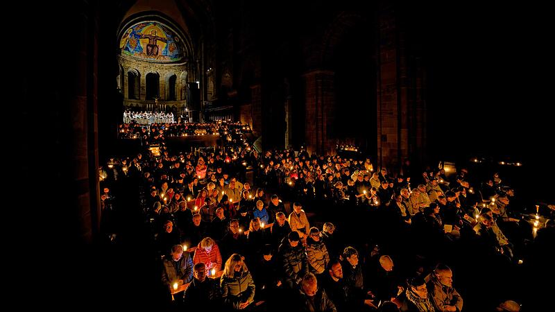 Gottesdienst Osternacht mit Erzbischof Gössl 2026Bewegende Osternacht im Bamberger Dom mit Erzbischof Gössl Gottesdienst Osternacht mit Erzbischof Gössl 2026Bewegende Osternacht im Bamberger Dom mit Erzbischof Gössl