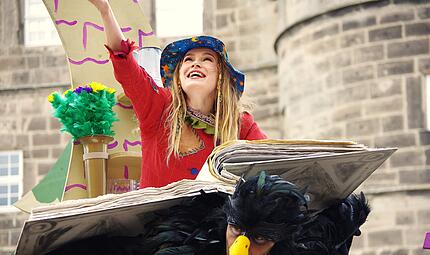 Premiere: Die kleine HexeAuftakt der Rosenberg-Festspiele mit "Die kleine Hexe" Premiere: Die kleine HexeAuftakt der Rosenberg-Festspiele mit "Die kleine Hexe"