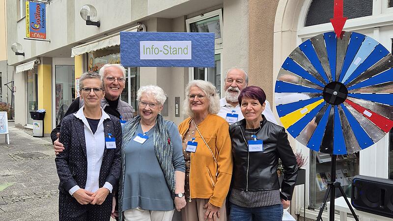 Das Team der "Lachfalten" am Tag der offenen Tür in Bad Kissingen Das Team der "Lachfalten" am Tag der offenen Tür in Bad Kissingen