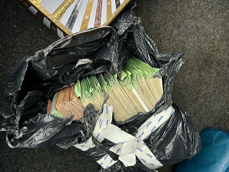 Z&ouml;llner finden Zehntausende Euro in M&uuml;llsack