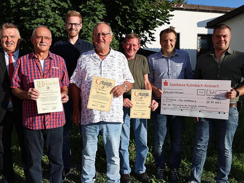 Eugen Hain wurde zum Ehrenmitglied ernannt, Roland Hain ist seit 45 Jahren Mitglied. Jürgen Hain hält dem Fischclub Eeg-Guttenberg seit 25 Jahren die Treue. Zum Jubiläum gratulierten Landrat Klaus Peter Söllner und Bürgermeister Philip Laaber. Der...
