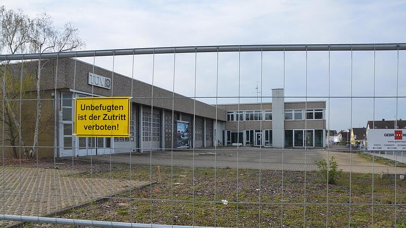 Der Eigent&uuml;mer des   ehemaligen BMW-Autohauses in der Bamberger Stra&szlig;e  hat das Grundst&uuml;ck  eingez&auml;unt.   Mit einer  schnellen Realisierung  der Entwicklungsideen ist aber noch nicht zu rechnen.