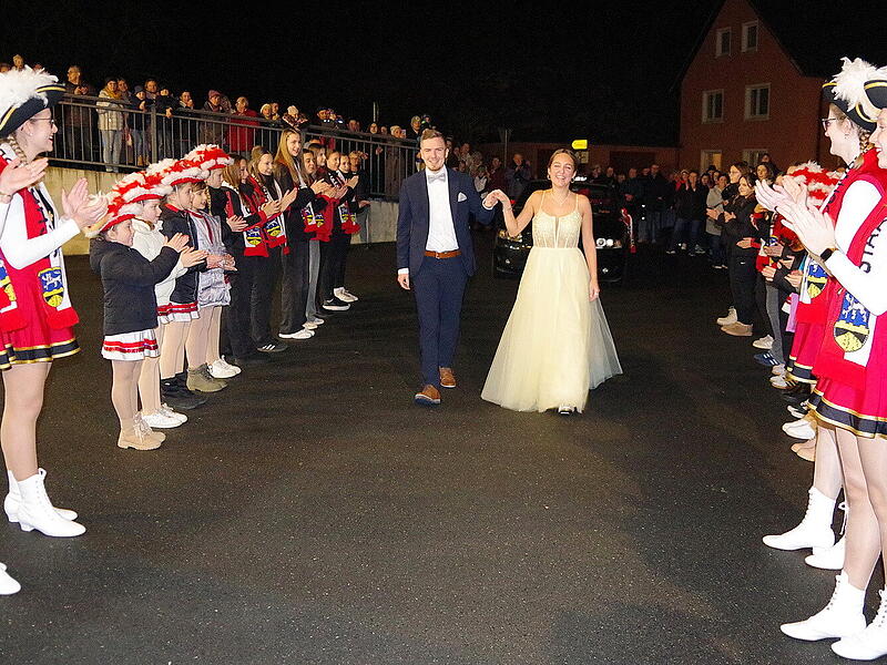 Ankunft des neuen Steinberger Prinzenpaars Stella I. und Nico I.