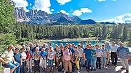 Vor dem bekannten Karersee in den Dolomiten, den seine smaragdgrüne Farbe so außergewöhnlich macht, stellte sich die Reisegruppe dem Fotografen. privat Vor dem bekannten Karersee in den Dolomiten, den seine smaragdgrüne Farbe so außergewöhnlich macht, stellte sich die Reisegruppe dem Fotografen. privat