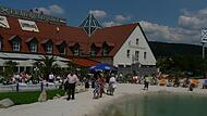 Der Fichtelgebirgshof, der mit seinem angelegten See und Strandbereich eine besondere Attraktion hat, hat einen neuen Besitzer.