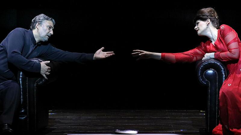 Ber&uuml;hrungen sind im M&uuml;nchner &bdquo;Tristan&ldquo; eher die Ausnahme: Jonas Kaufmann und Anja Harteros in den Titelrollen