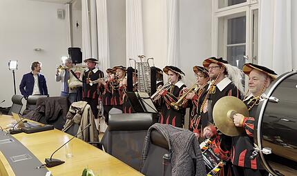 Da spielt die Musik: St&auml;ndchen f&uuml;r den gew&auml;hlten neuen OB in Bamberg
