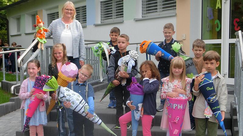 Die Kombiklasse 1/2 c der Grundschule Ludwigschorgast mit Lehrerin Andrea Hutschreuther.2022 Schulanfang