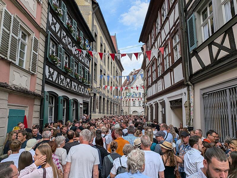Der berüchtigte Stehbier-Stau am Schlenkerla
