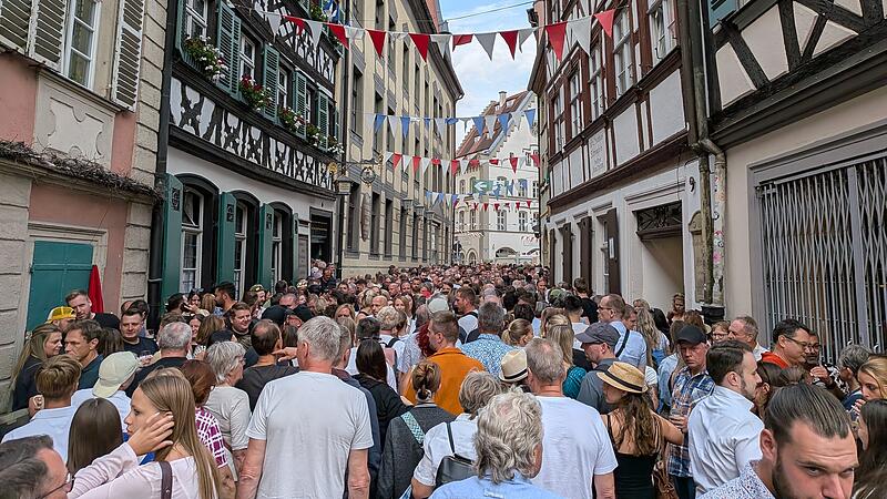 Der berüchtigte Stehbier-Stau am Schlenkerla