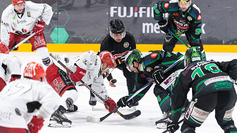 Roman Zap (rechts) k&auml;mpft mit Hannovers Yannick Drews um das Bully. Die Alligators brauchen bei den Scorpions einen Sieg, um die Play-offs zu verl&auml;ngern.