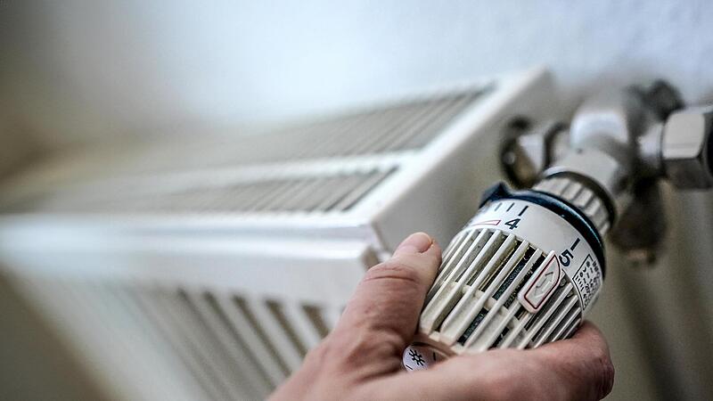 Laut Bundesregierung gibt es noch nicht einmal ein Eckpunktepapier zur Reform des umstrittenen Heizungsgesetzes. Eine Sprecherin von Wirtschaftsministerin Katherina Reiche (CDU) warb um Geduld.