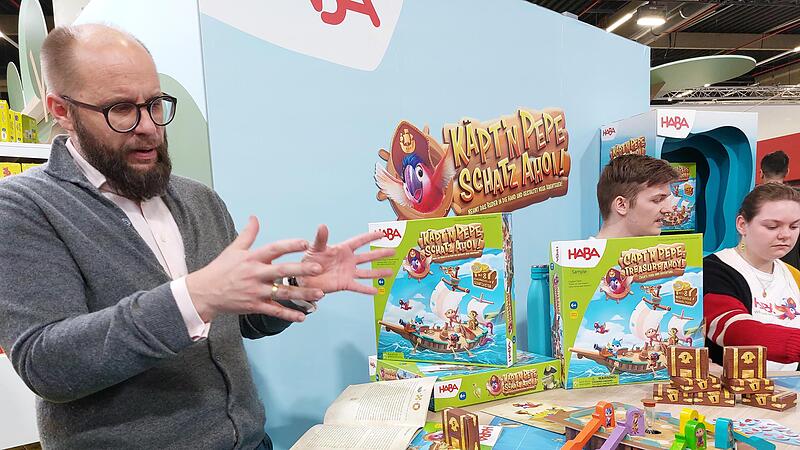 Vor wenigen Wochen erkl&auml;rte Tim Steffens noch auf der Spielwarenmesse  in N&uuml;rnberg die Neuheiten aus dem Hause Haba. Jetzt hat der CEO das Bad Rodacher Familienunternehmen verlassen.