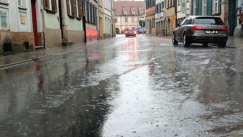 Sandstraße Bamberg Stärkere Regengüsse wechselten sich am Samstag, 1. Juni 2024, mit trockenen Phasen ab.
