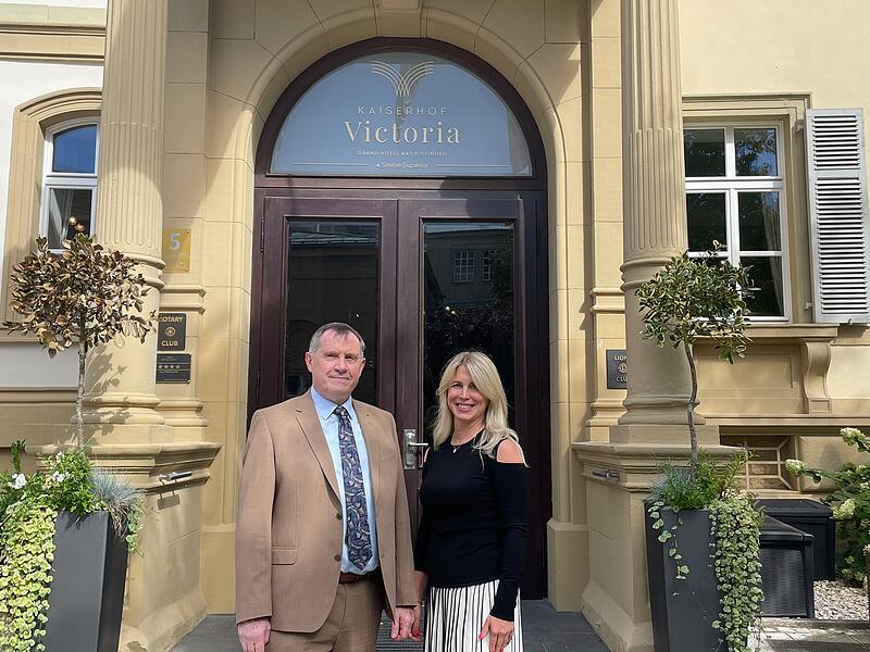 Hoteldirektor Matthias Heid und Eigentümerin Anna Faustova haben große Pläne für das Nobelhotel. Hoteldirektor Matthias Heid und Eigentümerin Anna Faustova haben große Pläne für das Nobelhotel.